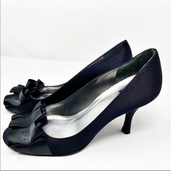 STUART WEITZMAN Gigiritz Black Satin Ruffle Heels, Size 6 - Picture 5 of 9